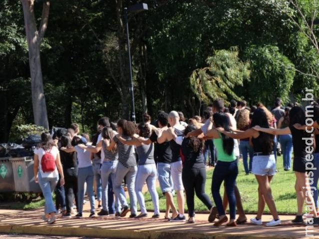UFMS começa ano letivo entre obras, trotes e até ovos “apreendidos” UFMS começa ano letivo entre obras, trotes e até ovos “apreendidos”