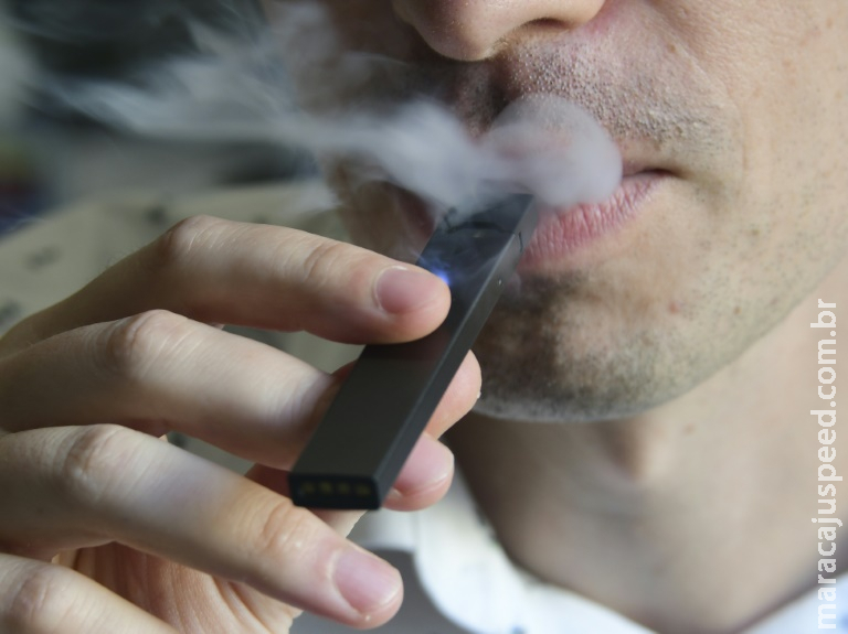 Uso de cigarro eletrônico aumenta 78% em um ano entre estudantes dos EUA Uso de cigarro eletrônico aumenta 78% em um ano entre estudantes dos EUA