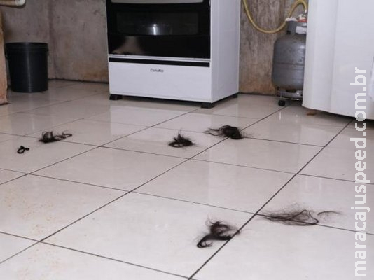 Após avisos misteriosos, jovem é torturada, dopada e tem cabelo cortado