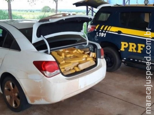 Batedor e comparsa são presos com 344 quilos de maconha na BR-262 Batedor e comparsa são presos com 344 quilos de maconha na BR-262
