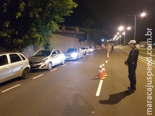 Blitz da Lei Seca prende 1 e flagra 22 que consumiram álcool antes de dirigir