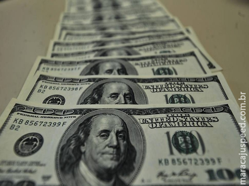 Brasileiros reduziram em 7,33% os gastos no exterior em fevereiro Brasileiros reduziram em 7,33% os gastos no exterior em fevereiro