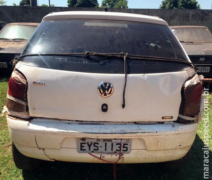 Carro amarrado com cordas é apreendido com R$ 218 mil em dívidas
