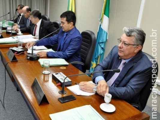 Deputado pede vistas em projeto que tenta suspender cota zero Deputado pede vistas em projeto que tenta suspender cota zero