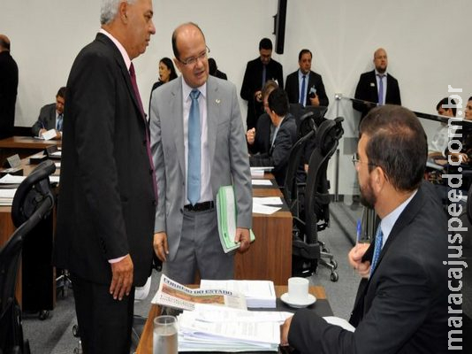 Deputados de MS divergem sobre retomada de 8 horas e projeto de PDV do Executivo Deputados de MS divergem sobre retomada de 8 horas e projeto de PDV do Executivo