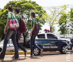 Deputados sugerem policiamento, videomonitoramento e armas não letais para proteger escolas Deputados sugerem policiamento, videomonitoramento e armas não letais para proteger escolas