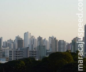 Dia parcialmente nublado com previsão de chuva no norte e noroeste de MS
