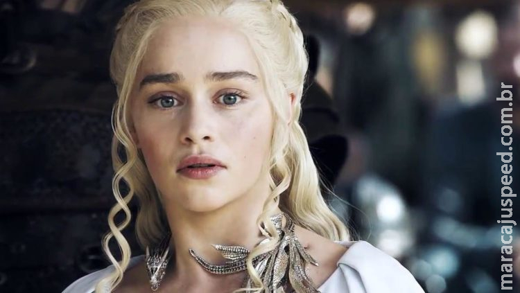 Emilia Clarke revela ter sofrido 2 aneurismas durante gravações de GOT Emilia Clarke revela ter sofrido 2 aneurismas durante gravações de GOT