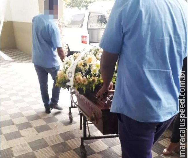 Erro de funerária faz família velar corpo errado: Erro de funerária faz família velar corpo errado: