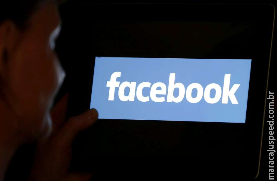 Facebook enfrenta segundo dia de pane global de serviços Facebook enfrenta segundo dia de pane global de serviços