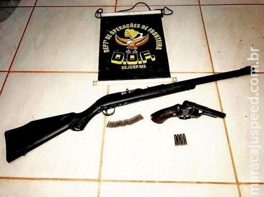 Homem é flagrado com armas adulteradas e munições na MS-156 Homem é flagrado com armas adulteradas e munições na MS-156