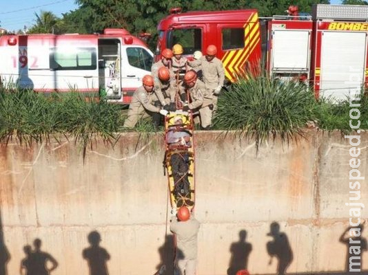 Homem é socorrido em estado grave ao cair no Córrego Segredo Homem é socorrido em estado grave ao cair no Córrego Segredo