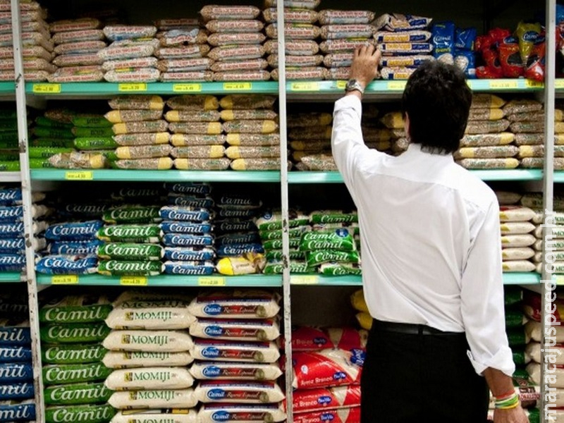 Inflação oficial sobe em fevereiro puxada por alimentação e educação