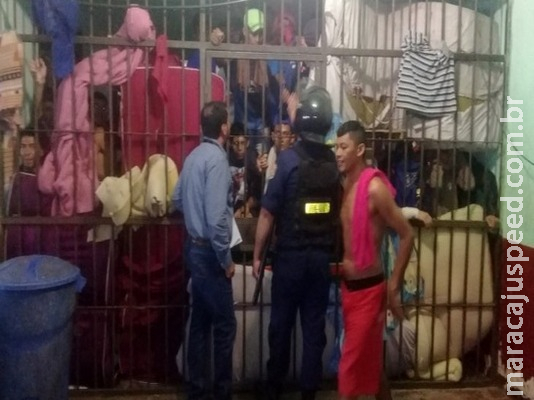 Integrantes do PCC fazem guarda refém dentro de presídio na fronteira