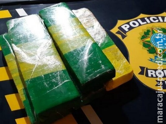 Jovem de 20 anos é presa com maconha que entregaria no interior por R$ 2 mil Jovem de 20 anos é presa com maconha que entregaria no interior por R$ 2 mil