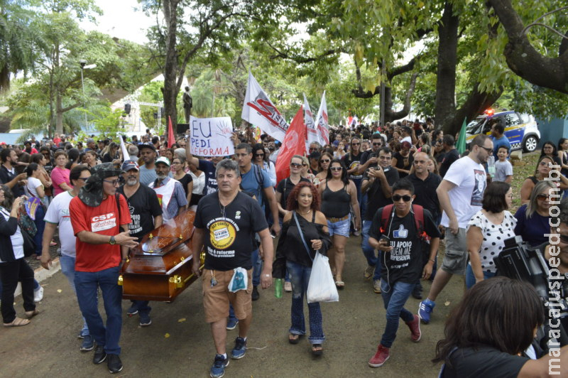 Mais de 10 mil trabalhadores de MS na manifestação contra reforma previdenciária pelas ruas da Capital