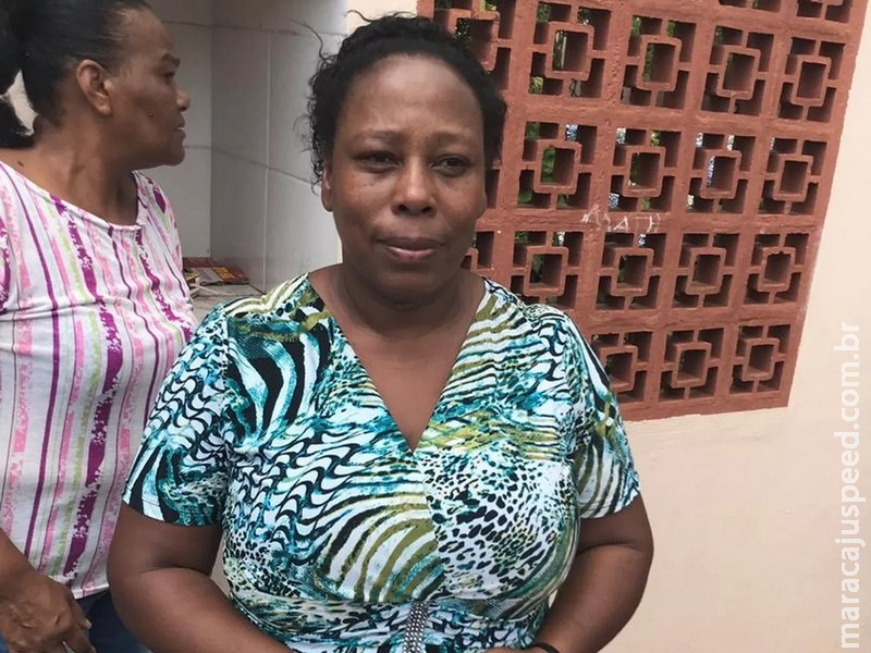 Merendeira diz que ajudou a esconder 50 alunos na cozinha durante ataque; geladeira e freezer serviram de barricada Merendeira diz que ajudou a esconder 50 alunos na cozinha durante ataque; geladeira e freezer serviram de barricada