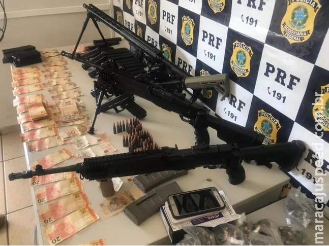 Motorista de esposas de presos é flagrado em MS com 10 armas, mira holográfica, munições e carregadores Motorista de esposas de presos é flagrado em MS com 10 armas, mira holográfica, munições e carregadores
