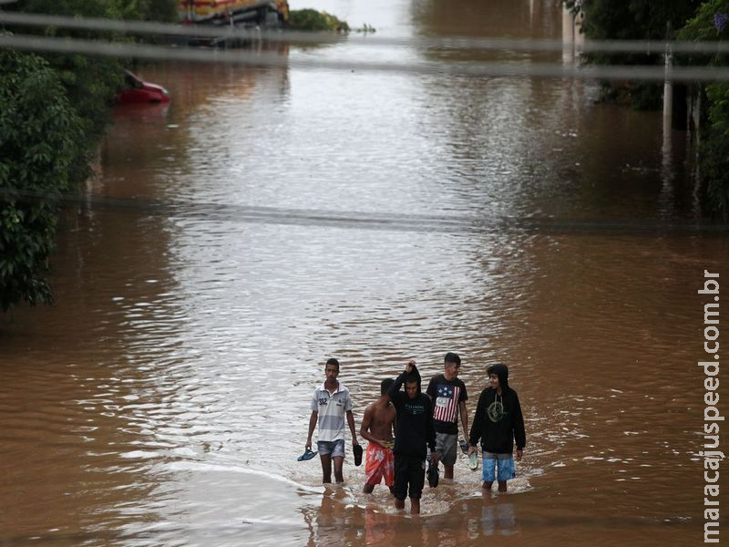 "Passei por 20 enchentes, mas essa foi a pior", diz sobrevivente 