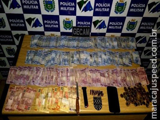 Polícia apreende mais de R$ 1.5 mil com traficante do Santo Eugênio Polícia apreende mais de R$ 1.5 mil com traficante do Santo Eugênio