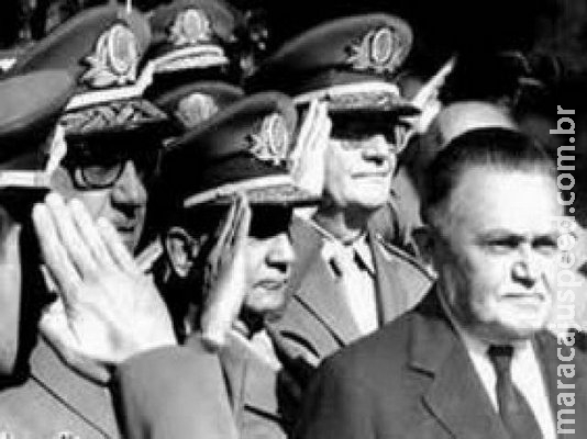 Por aqui, ditadura enterrou livros e espalhou fake news sobre água envenenada