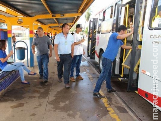 Projeto permite que obesos não precisem passar pelas catracas Projeto permite que obesos não precisem passar pelas catracas