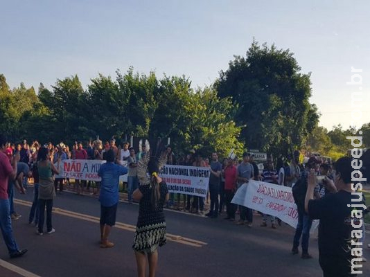 Protesto de indígenas em Miranda bloqueia BR-262 