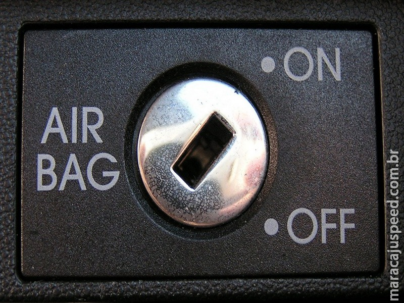 Questão de prova: devemos desligar ou não o airbag ao transportar crianças?