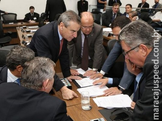 Sem mulheres, deputados admitem prejuízo e "vácuo" no Legislativo Sem mulheres, deputados admitem prejuízo e "vácuo" no Legislativo