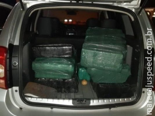 Trio é preso com veículo roubado e 162 quilos de maconha Trio é preso com veículo roubado e 162 quilos de maconha