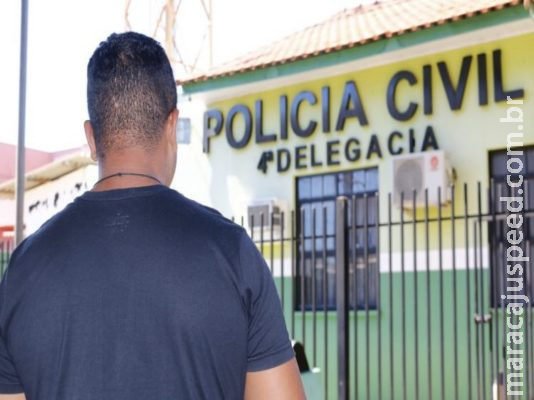 Aluno de 13 anos é agredido por 3 rapazes em escola e pais procuram a polícia Aluno de 13 anos é agredido por 3 rapazes em escola e pais procuram a polícia