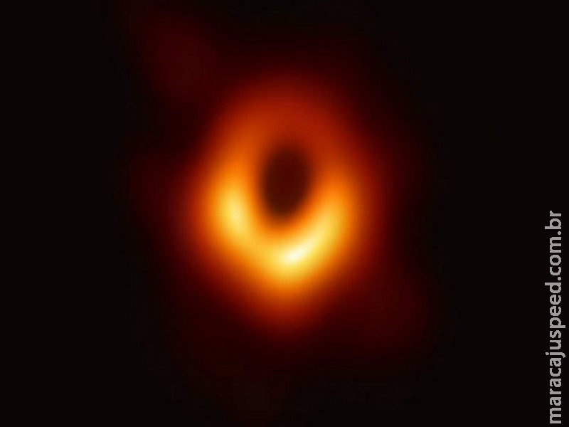 Astrônomos revelam primeira imagem de um buraco negro já registrada Astrônomos revelam primeira imagem de um buraco negro já registrada