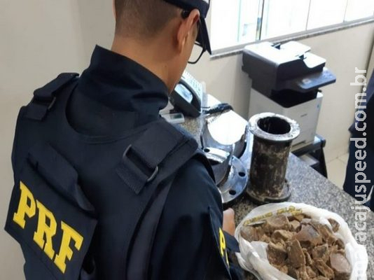 Bolivianas são presas pela PRF com cocaína em vestidos de festa e peça de motor Bolivianas são presas pela PRF com cocaína em vestidos de festa e peça de motor