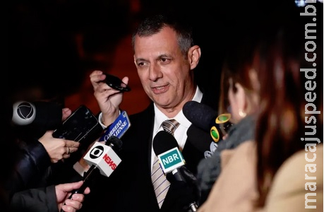 Bolsonaro não se manifestou sobre os 80 tiros, diz porta-voz Bolsonaro não se manifestou sobre os 80 tiros, diz porta-voz