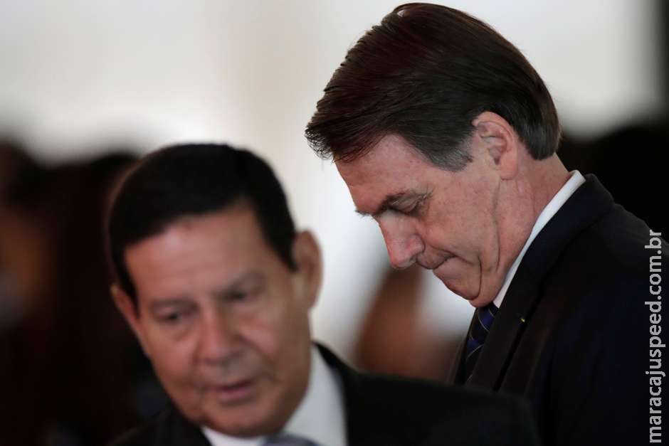 Bolsonaro sugere que Mourão atua como presidente paralelo