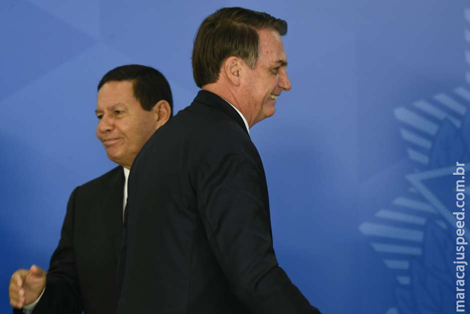 Bolsonaro: "vice é sempre sombra, mas por enquanto tudo bem" Bolsonaro: "vice é sempre sombra, mas por enquanto tudo bem"