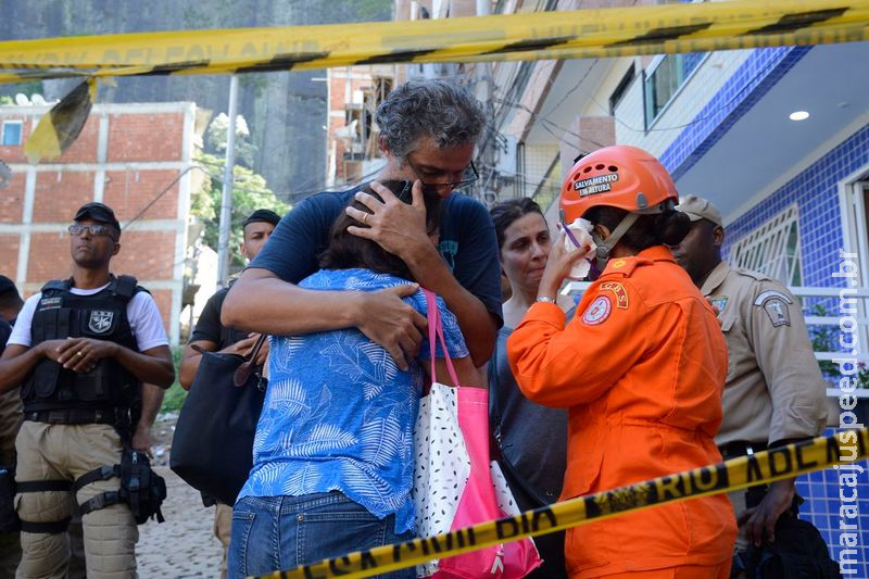 Bombeiros encontram mais um corpo; número de mortos sobe para 10