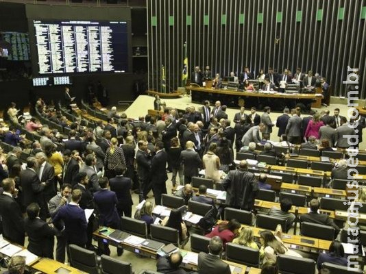 Câmara aprova projeto que altera regras para partidos políticos Câmara aprova projeto que altera regras para partidos políticos