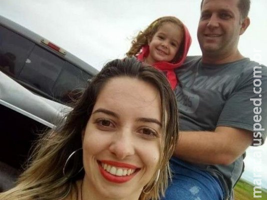 Capotagem mata mulher e deixa pai e filha gravemente feridos