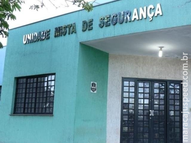 Casa é alvo de sete tiros depois de briga de adolescentes em escola Casa é alvo de sete tiros depois de briga de adolescentes em escola