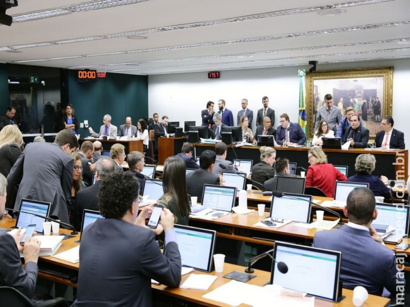 CCJ aprova parecer a favor da reforma da Previdência CCJ aprova parecer a favor da reforma da Previdência