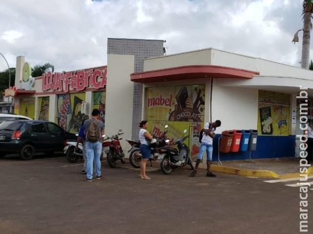 De surpresa, fábrica tradicional de biscoitos fecha e demite 300 pessoas De surpresa, fábrica tradicional de biscoitos fecha e demite 300 pessoas