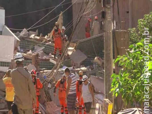 Dois prédios desabam na zona oeste do Rio de Janeiro 