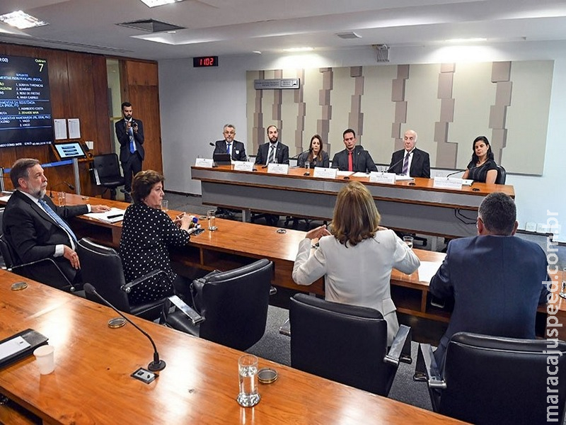 É preciso unir leis e educação contra a violência em escolas, dizem debatedores É preciso unir leis e educação contra a violência em escolas, dizem debatedores