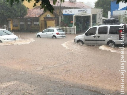 Em 24h, chove quase o dobro do esperado para o mês todo Em 24h, chove quase o dobro do esperado para o mês todo