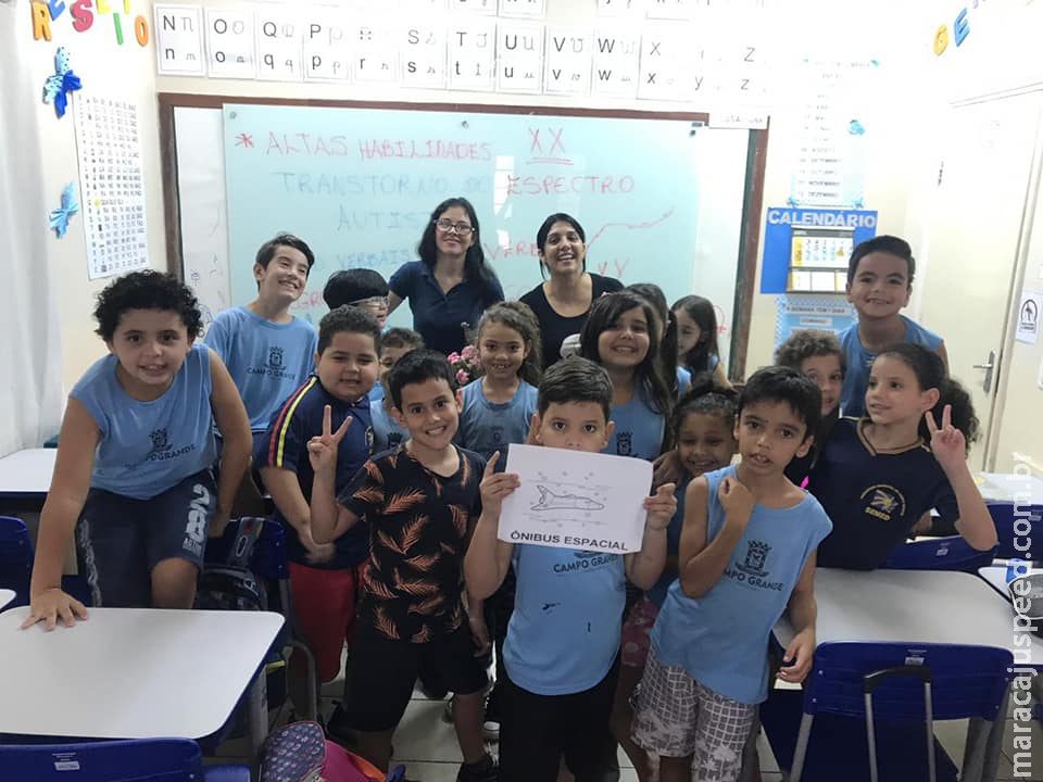 Estudantes dão lição de amizade  e inclusão de colega autista