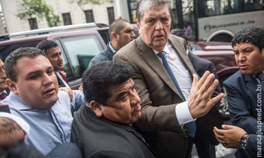Ex-presidente do Peru se suicida após receber ordem de prisão no caso Odebrecht Ex-presidente do Peru se suicida após receber ordem de prisão no caso Odebrecht