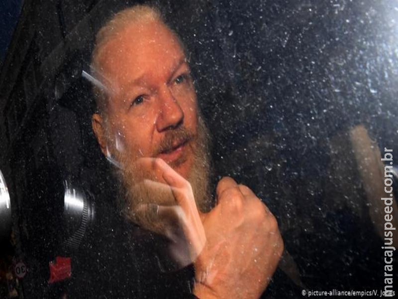 Governo americano solicita extradição de Julian Assange Governo americano solicita extradição de Julian Assange