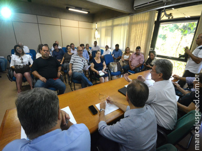 Governo corta abono salarial dos servidores em maio Governo corta abono salarial dos servidores em maio