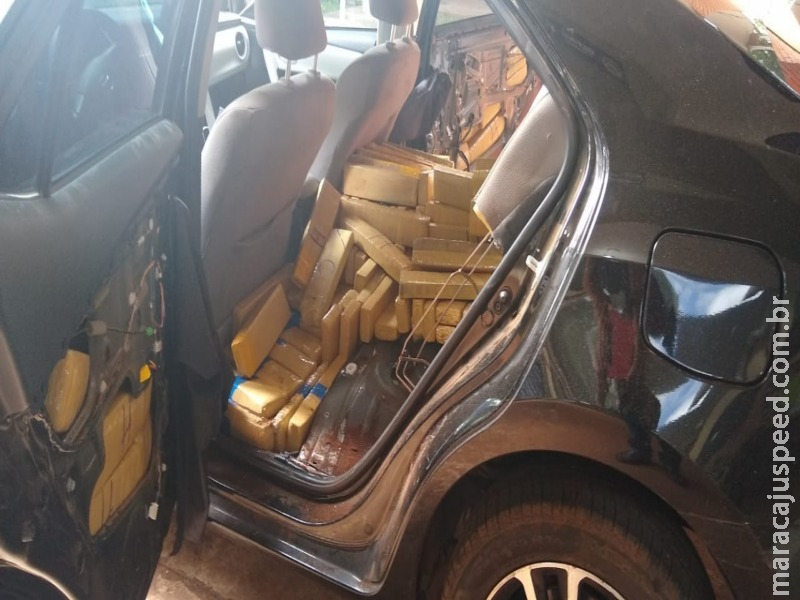 Homem é preso com carro lotado de maconha Homem é preso com carro lotado de maconha